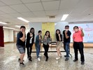 講座請小組上台發表並合影留念