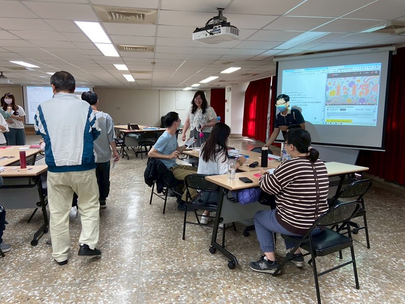 講師與學員討論