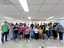講座與學員們拿著自身作品大合照，結束愉快的一天