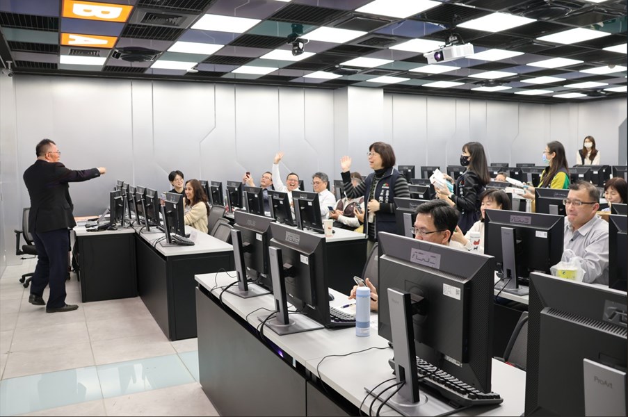 講師與學員互動