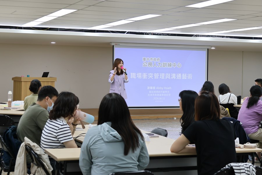 講師開場
