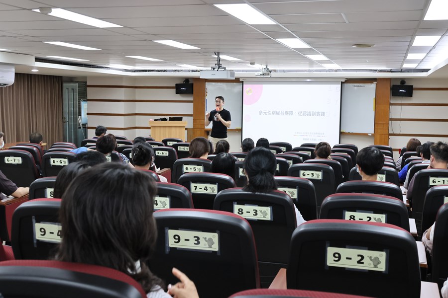 講師開場