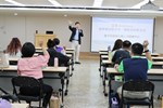 老師與學員互動