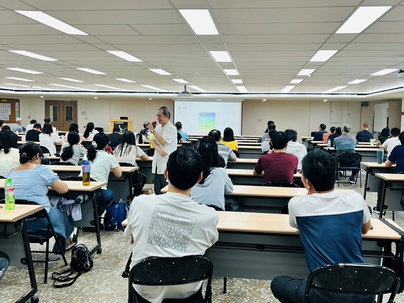 老師與學員互動