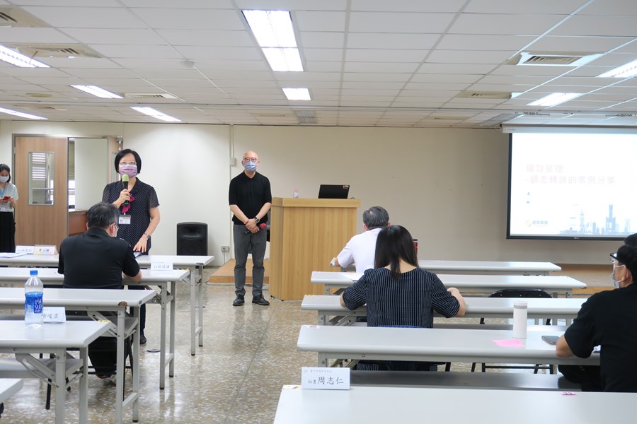 公訓中心汪主任介紹講師